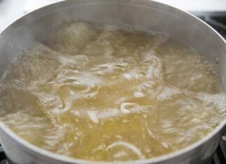 “5 Dishes to Avoid When Ordering Hot Pot: A Guide to Not Wasting Money on Bland Choices”