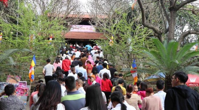 Early Year Pilgrimage to Bac Ninh: Exploring the Buddha Footprint Pagoda Festival