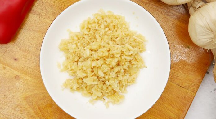 “Elevate Your Cooking with Pre-Packaged Fresh Herbs and Spices from Bách hóa XANH”