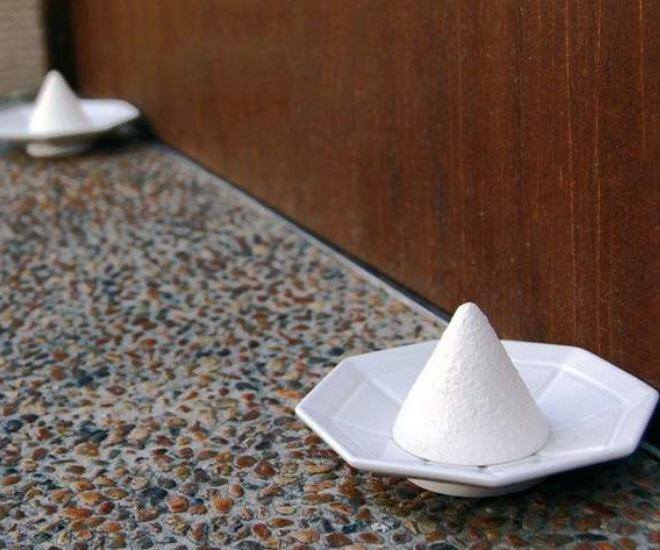Sprinkle Salt in These 4 Spots Before Tet: Ancient Wisdom for Prosperity and Good Fortune