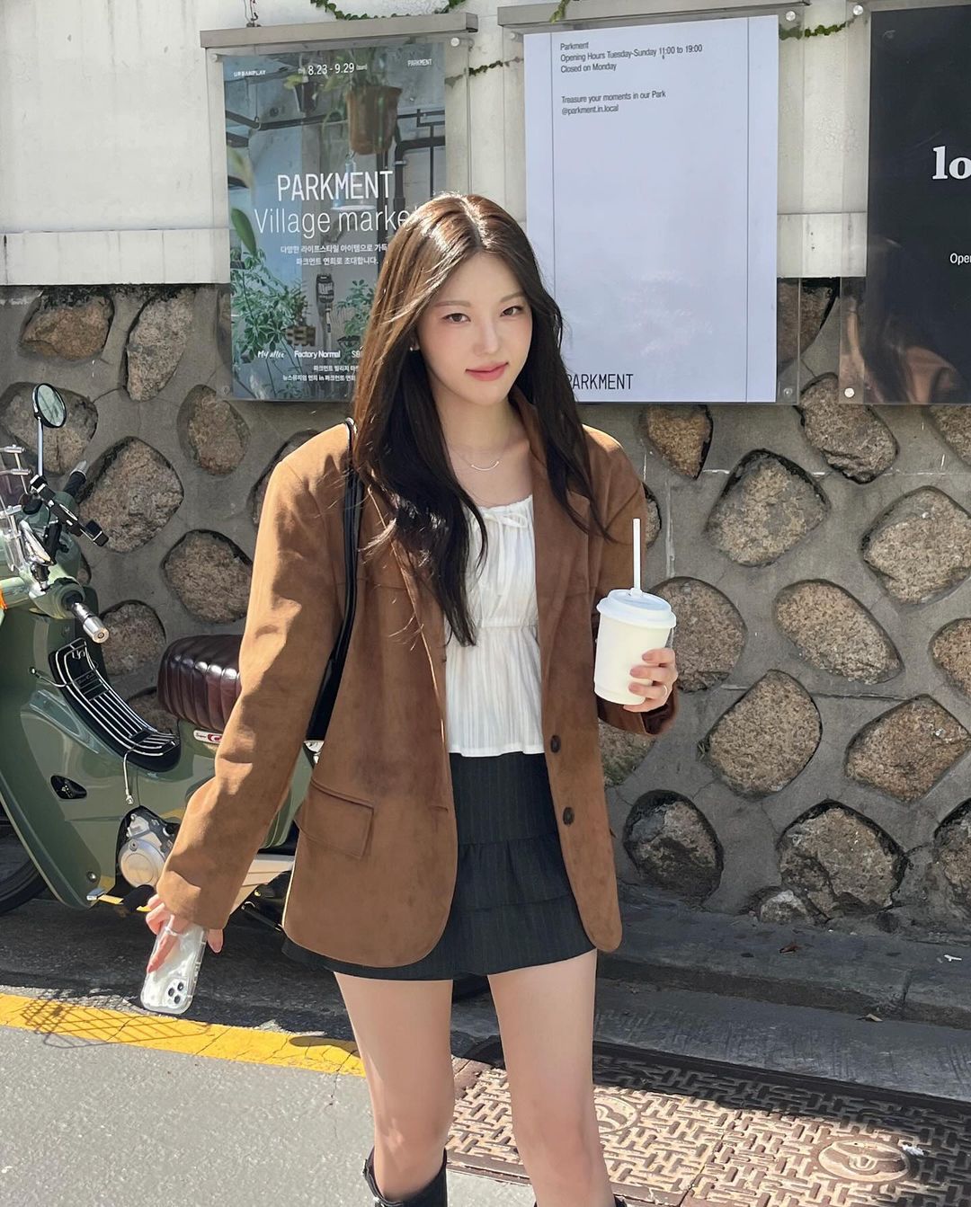 “5 Must-Have Fashion Items for a Stylish and Effortless Lunar New Year Wardrobe”