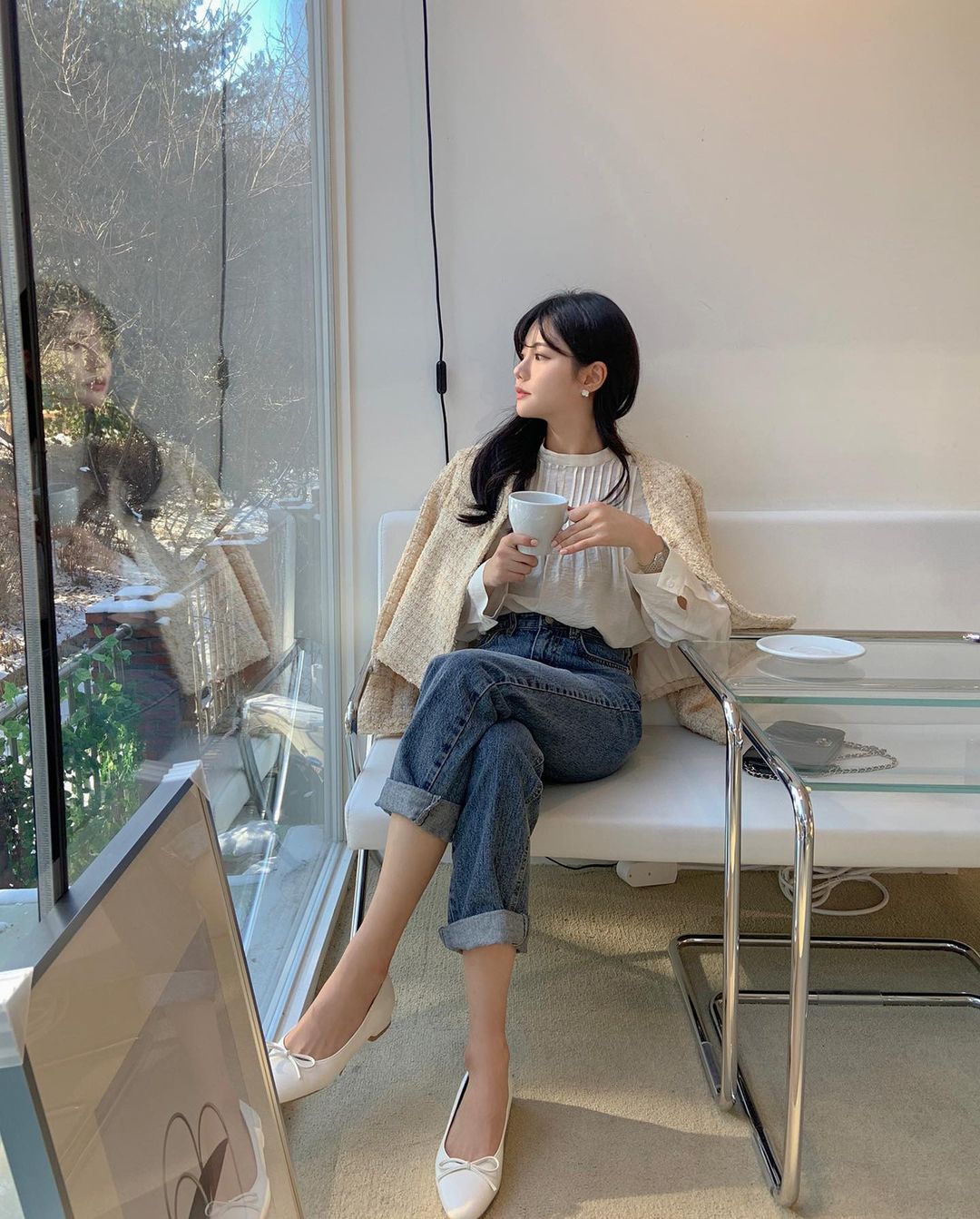 “Love Wearing Jeans? Pair Them with These 4 Chic Flat Shoe Styles for a Youthful and Elegant Look”