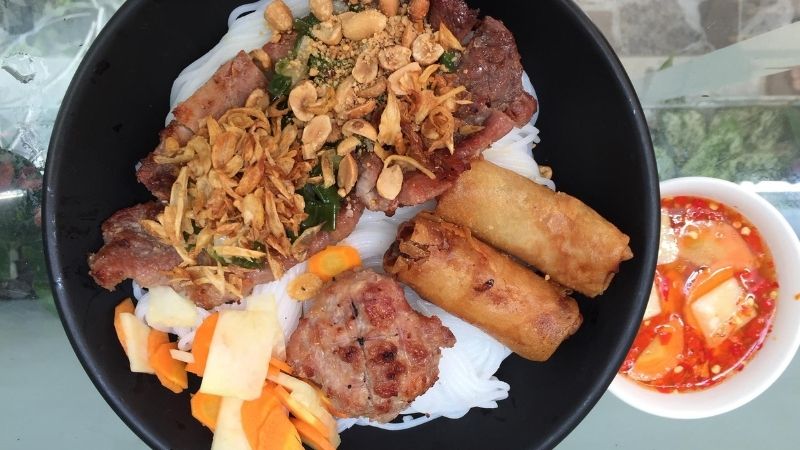 7 Mouth-Watering Grilled Pork Noodle Spots in District 2 That Will Steal Your Heart