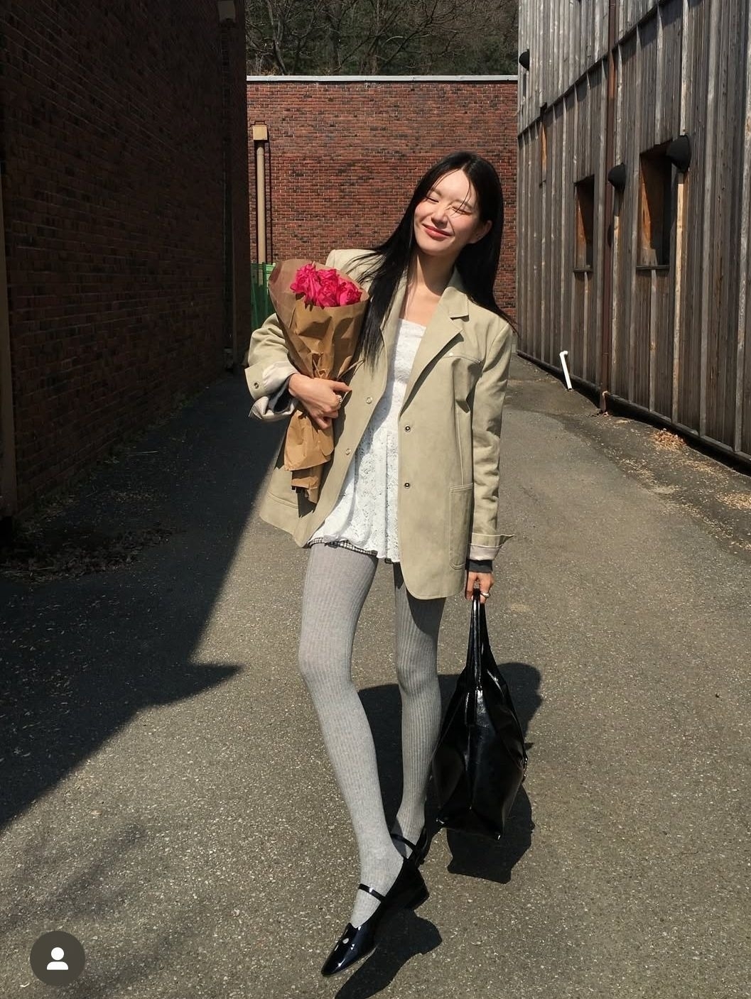 Effortlessly Chic: Styling Tips to Flatter Your Figure with Flat Shoes