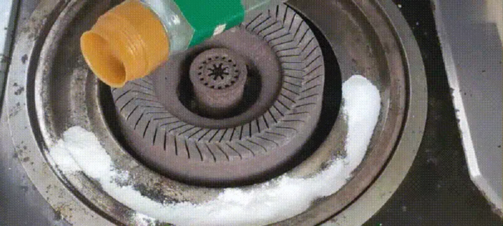Effortless Gas Stove Cleaning: A Simple Guide Using Baking Soda, Vinegar, and Salt