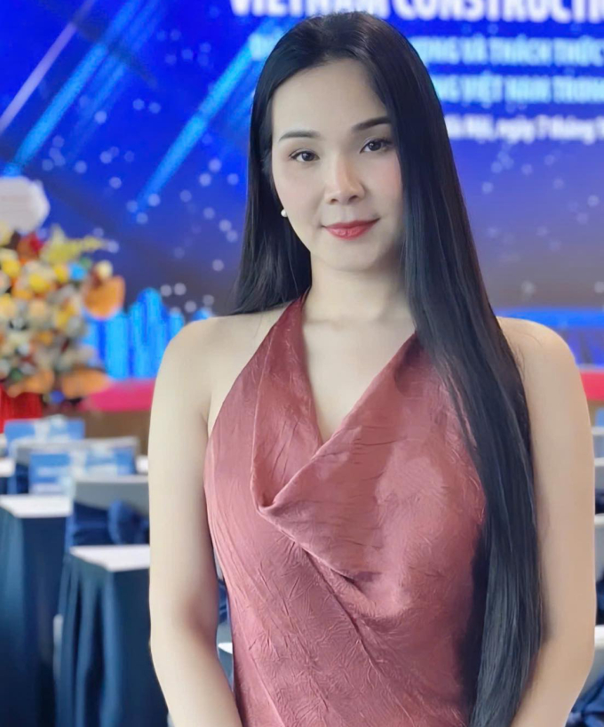 Huế’s Beauty Secret: Nourishing Long, Lustrous Hair with Oil