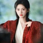 “The Once-in-4,000-Years Beauty: Flawless Skin and Slender Figure Secrets Revealed – Her Mom’s Tips and 2 Summer Fruits to Avoid”