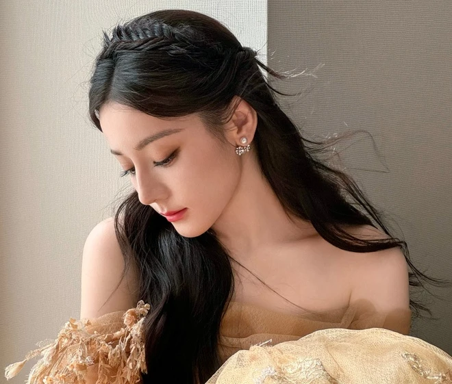 “China’s ‘Living Doll’ Stuns Asia: 34-Year-Old Looks Like a Teen Thanks to 5 At-Home Beauty Secrets”