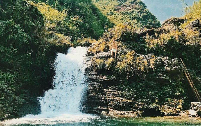 Immerse Yourself in the Untamed Beauty of Du Già Waterfall, Hà Giang