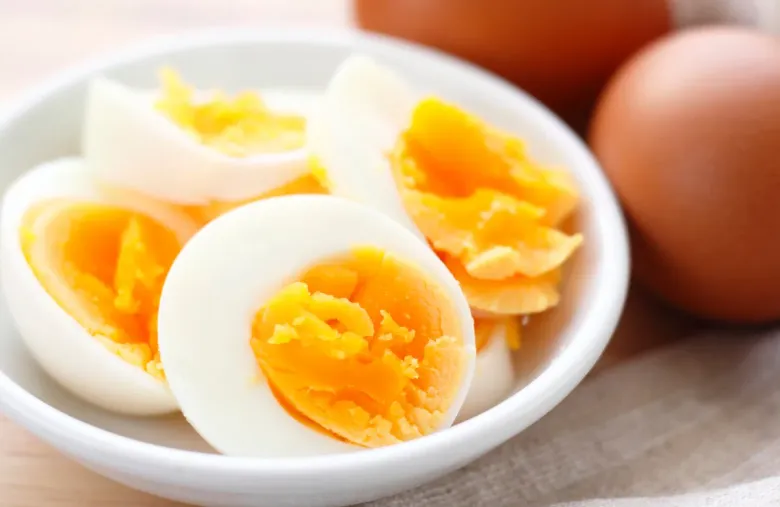 “Boil Eggs Perfectly: Avoid Cracks and Peeling Hassles with This Simple Trick”