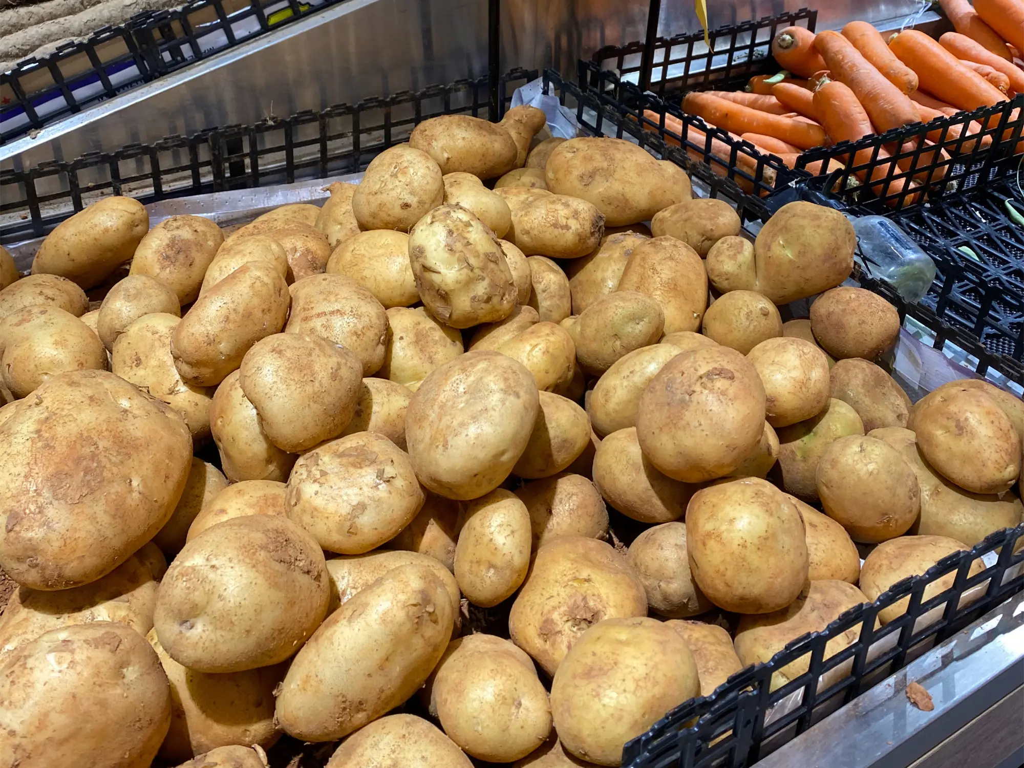 “Beyond Size: Mastering the Art of Choosing Potatoes—Distinguish Between Waxy and Fluffy Varieties for Perfectly Delicious Dishes”