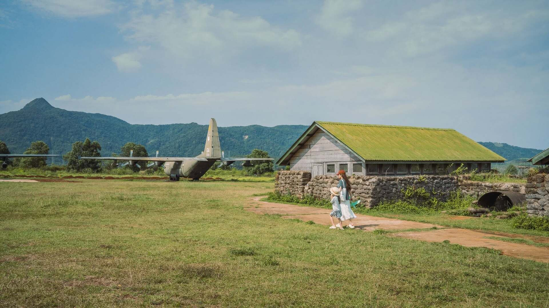 “Discover Hanoi’s Hidden Gem: Morning Beach Escapes, Afternoon Hill Retreats with Đà Lạt-Like Coolness”