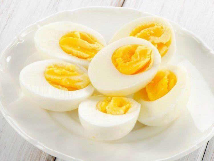 “Boil Eggs, Add a Few Drops, and Watch the Shells Peel Off Effortlessly for Perfectly Soft and Fragrant Eggs”