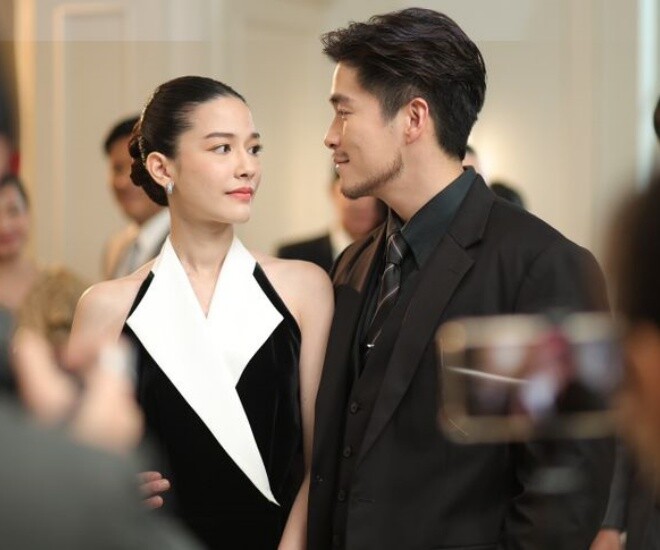 “Escorting a Drunk Female Colleague to a Hotel, I Fled Upon Seeing Someone Emerging from the Elevator”