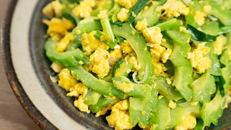 Stir-Fried Bitter Melon with Eggs: Should You Add Eggs or Bitter Melon First for a Crispier, Less Bitter Dish?